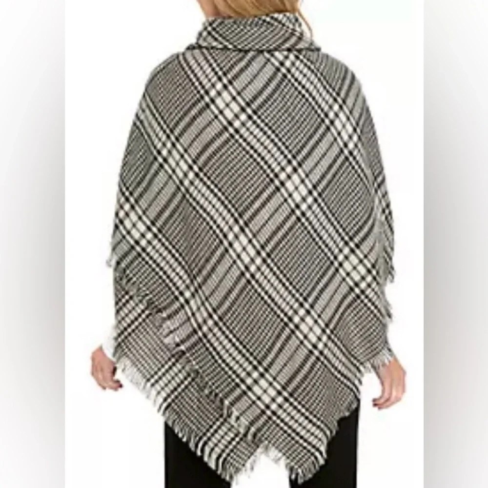 NWT Accessory Street NY Blanket Wrap